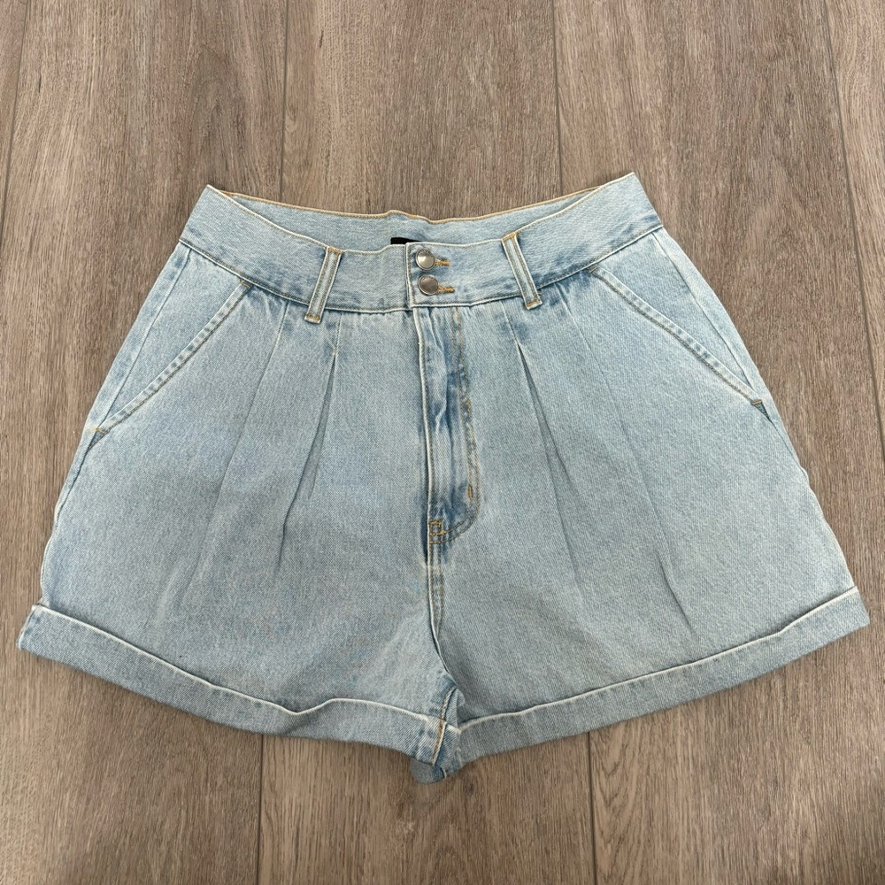 Forever 21 Size 30 Jean Denim Shorts Cuffed Light Wash Double button